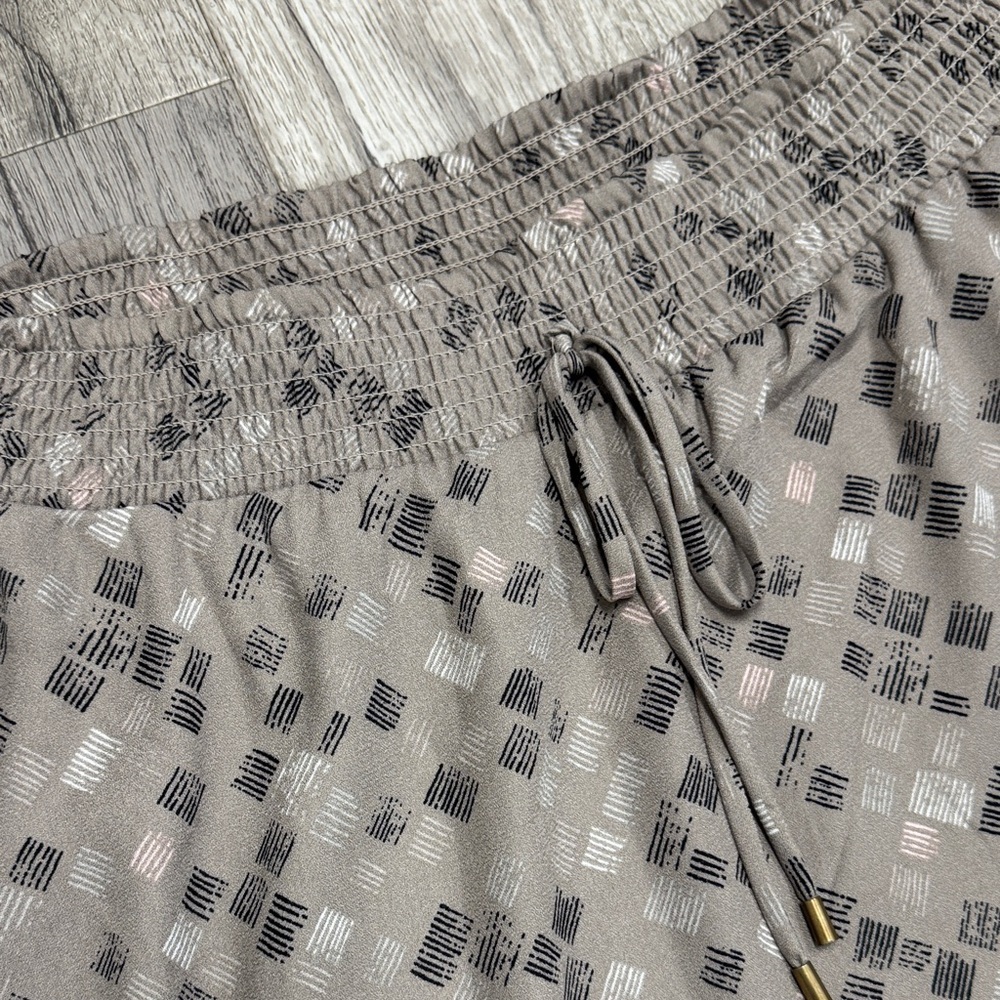 Chic High-Low Patterned Skirt - Picture 5 of 10
